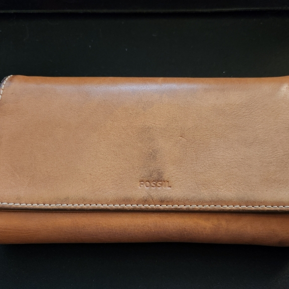 Fossil Tan Leather Wallet - Picture 1 of 10